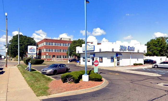 White Castle - Warren - 6711 8 Mile Rd (newer photo)